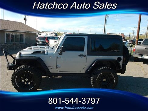 Used 2016 Jeep Wrangler Rubicon w/ Power Convenience Group image 2