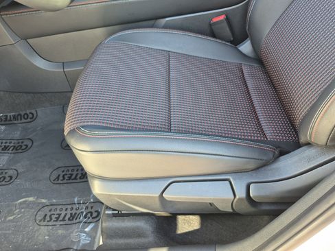Certified 2025 Nissan Kicks SR FWD image 21