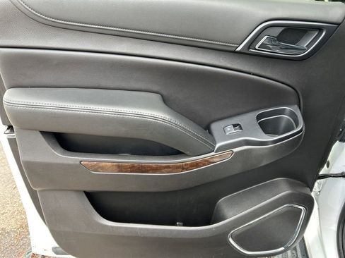 Used 2019 Chevrolet Suburban LT image 18