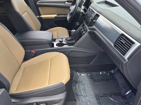 Certified 2023 Volkswagen Atlas Cross Sport SEL R-Line AWD/4WD image 19