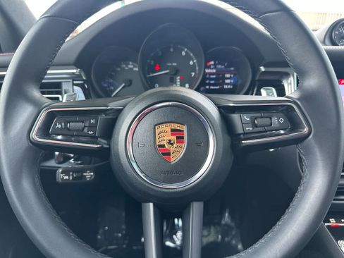 Certified 2025 Porsche Macan AWD/4WD image 26