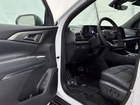 New 2026 Chevrolet Traverse LT w/ Driver Confidence Package AWD/4WD image 38