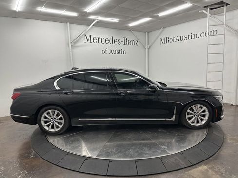 Used 2022 BMW 750i xDrive image 8