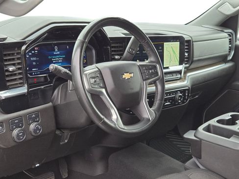 Used 2025 Chevrolet Silverado 1500 LT AWD/4WD image 16