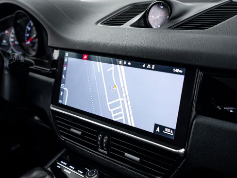 Certified 2020 Porsche Cayenne AWD/4WD image 15