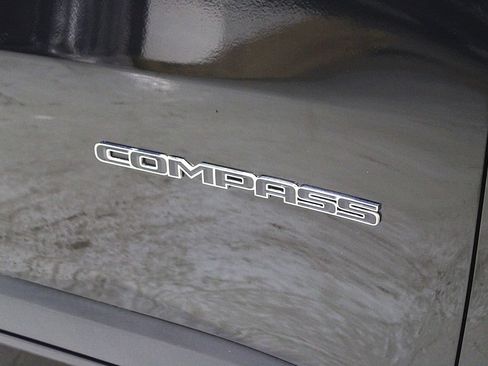 Certified 2022 Jeep Compass Latitude w/ Sun and Sound Group AWD/4WD image 39