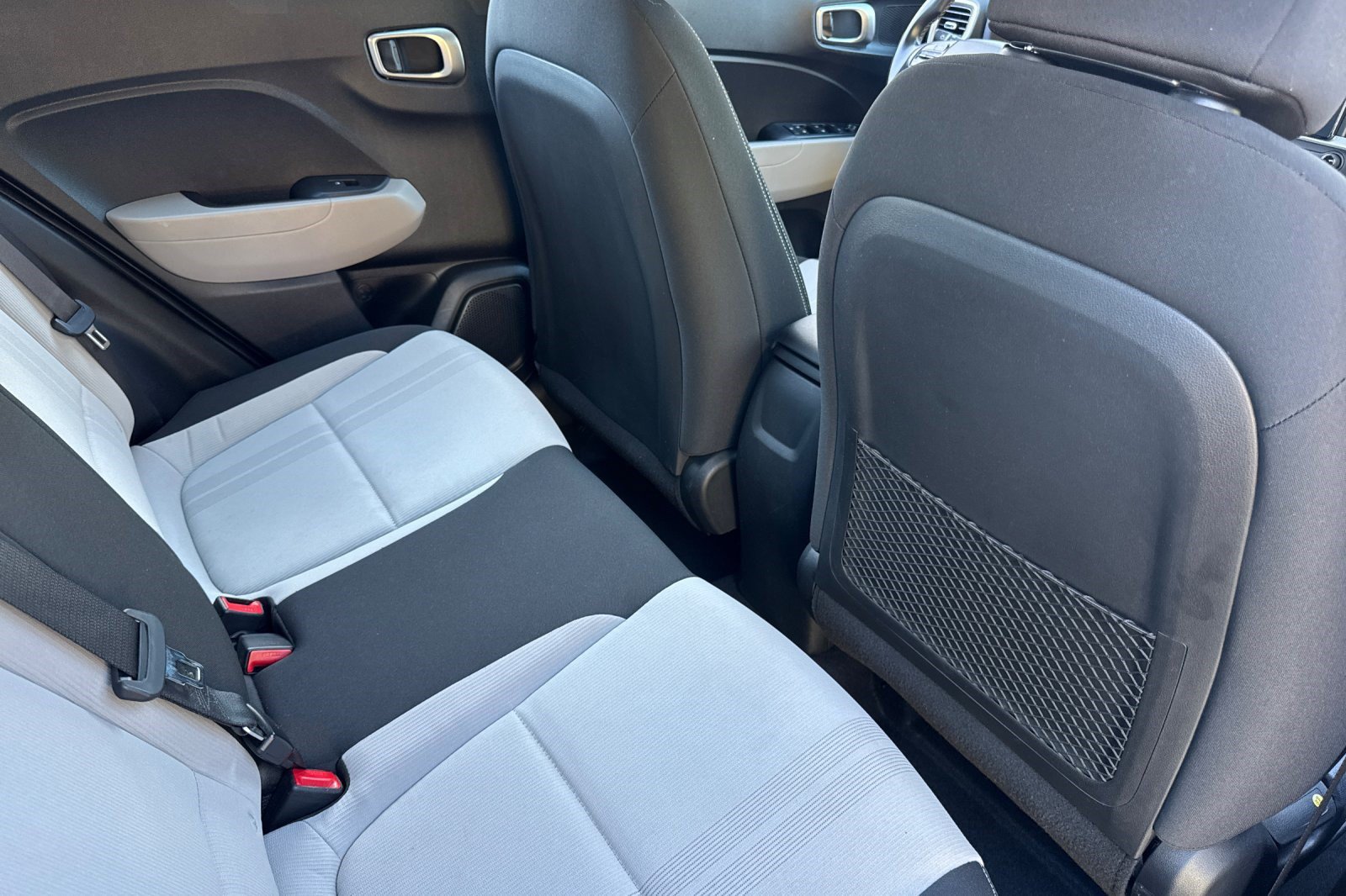 Used 2023 Hyundai Venue SEL FWD image 31