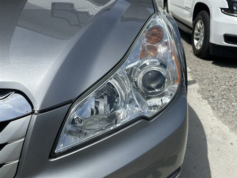Used 2011 Subaru Outback 3.6R Limited AWD/4WD image 33
