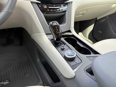 Used 2024 Cadillac XT6 Premium Luxury w/ Technology Package FWD image 16