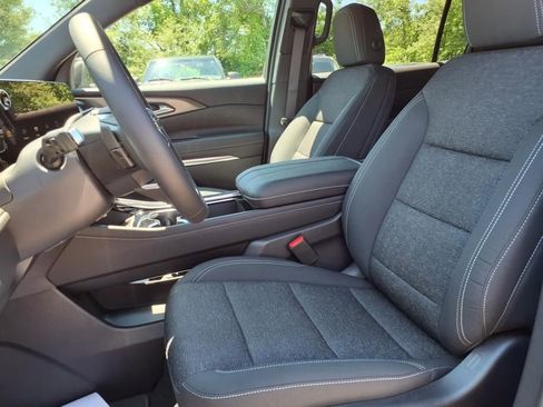 New 2025 Chevrolet Traverse LT image 13