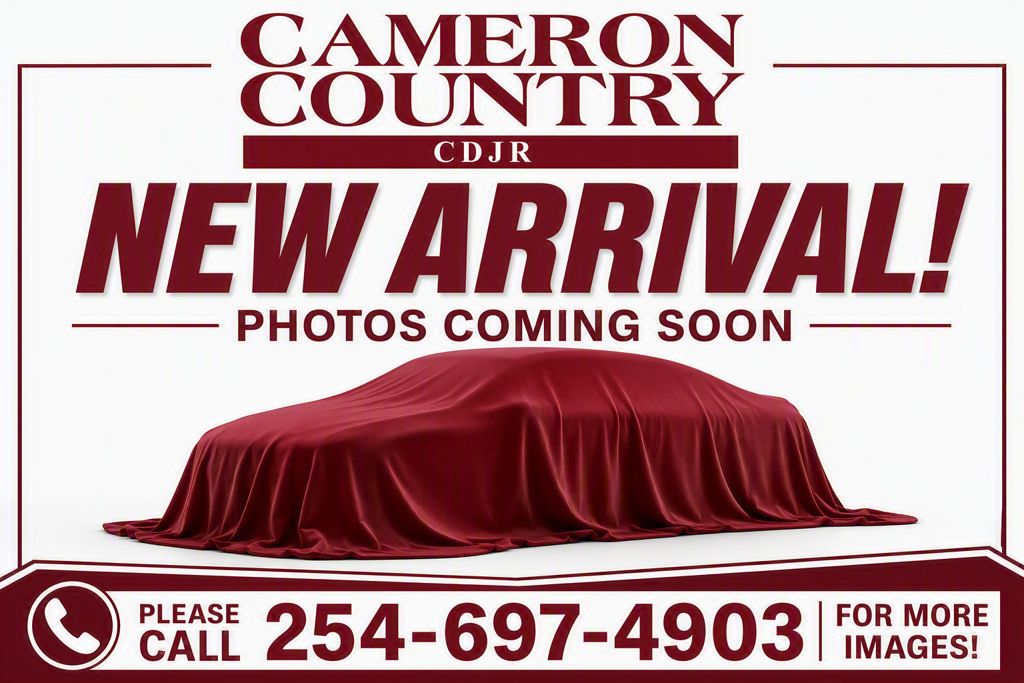 Used 2025 Nissan Pathfinder SL FWD image 1