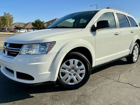 Used 2020 Dodge Journey SE image 3