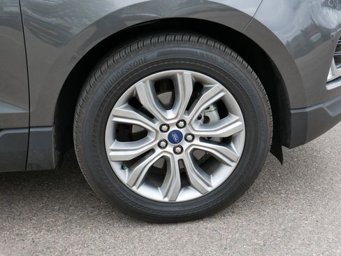 Used 2019 Ford Edge Titanium FWD image 15