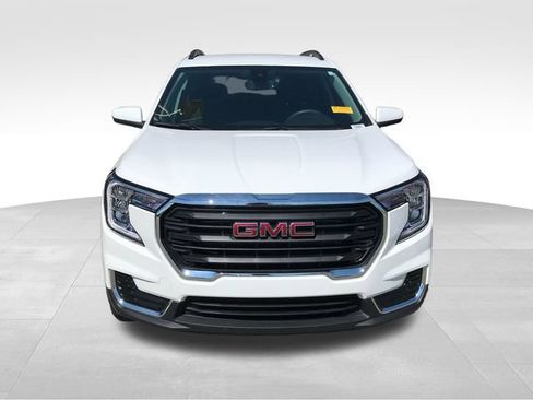 Used 2024 GMC Terrain SLE w/ Driver Convenience Package AWD/4WD image 11