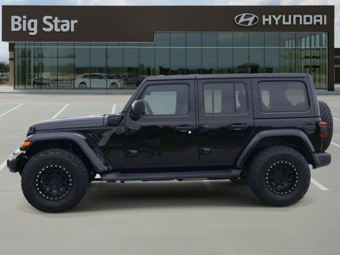 Used 2021 Jeep Wrangler Unlimited Sahara w/ Dual Top Group AWD/4WD image 2