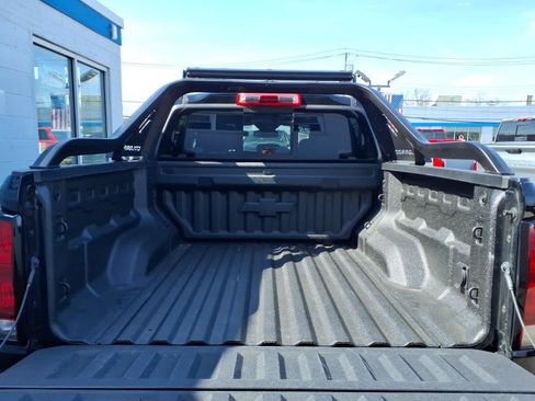 Certified 2025 Chevrolet Colorado Z71 w/ Midnight Edition AWD/4WD image 17