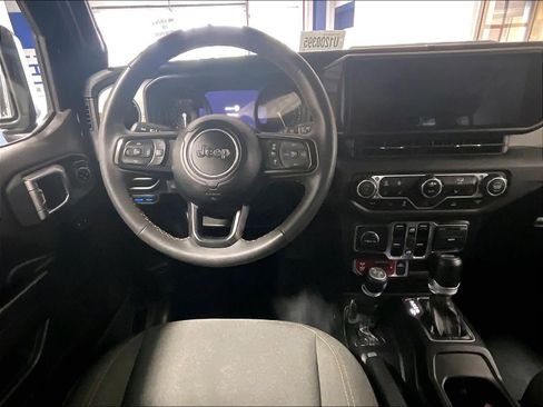 Used 2024 Jeep Wrangler Unlimited AWD/4WD image 17