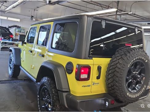 Used 2023 Jeep Wrangler Unlimited w/ Cold Weather Group AWD/4WD image 8