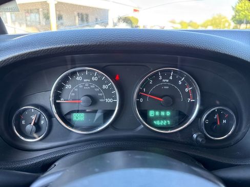 Used 2014 Jeep Wrangler Sahara w/ Connectivity Group AWD/4WD image 26