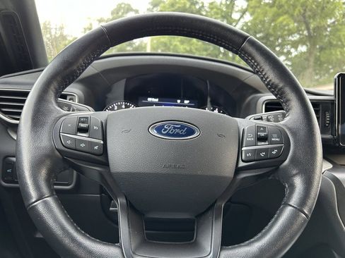 Used 2020 Ford Explorer XLT w/ Equipment Group 202A AWD/4WD image 20