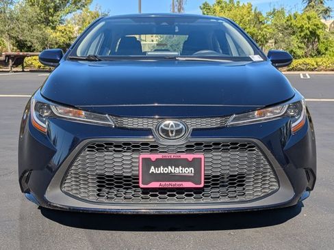 Used 2020 Toyota Corolla LE FWD image 2