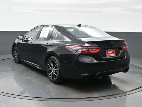Used 2024 Toyota Camry SE FWD image 4