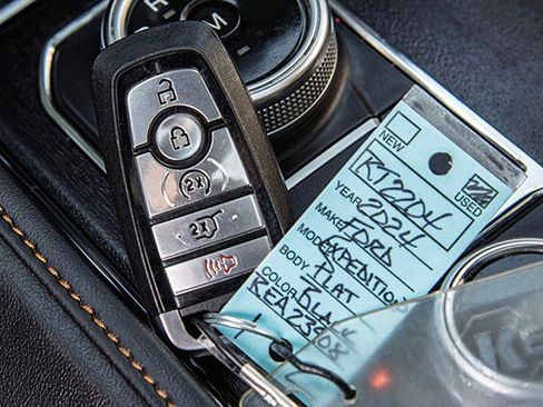 Used 2024 Ford Expedition Platinum image 28