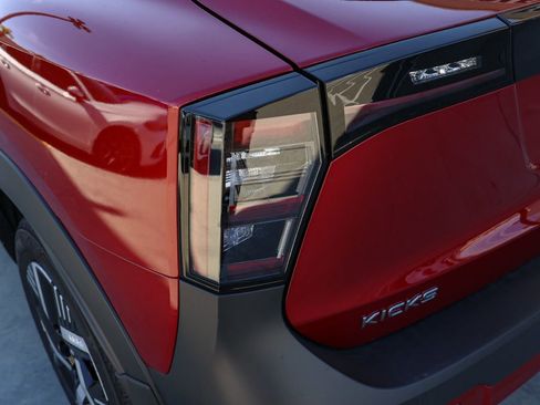 Used 2026 Nissan Kicks SV image 7