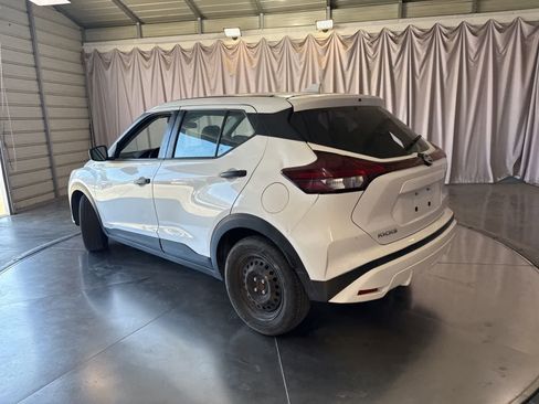 Used 2023 Nissan Kicks S FWD image 7