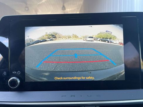 Used 2025 Toyota Prius LE image 17