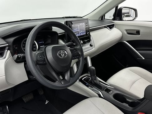 Used 2022 Toyota Corolla Cross L image 8