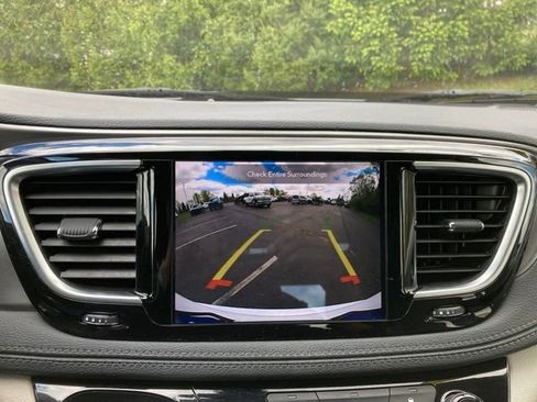 Used 2019 Chrysler Pacifica Limited FWD image 36