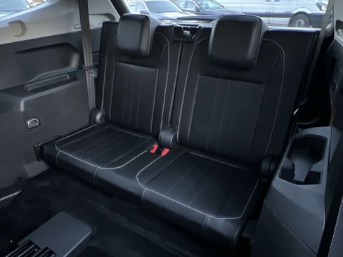 Used 2024 Volkswagen Tiguan Wolfsburg Edition image 24