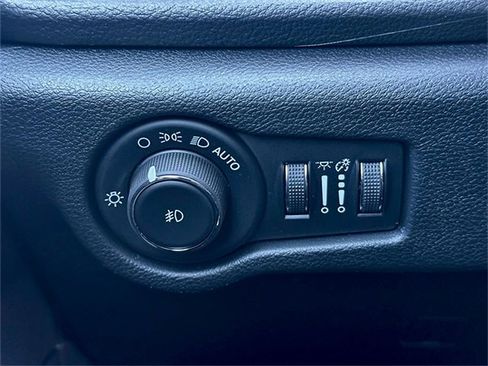 New 2025 Chrysler Pacifica Select image 15