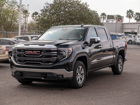 Used 2024 GMC Sierra 1500 SLT image 3
