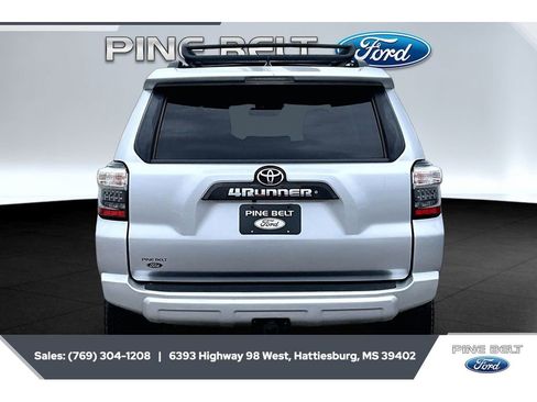 Used 2020 Toyota 4Runner TRD Off-Road AWD/4WD image 4