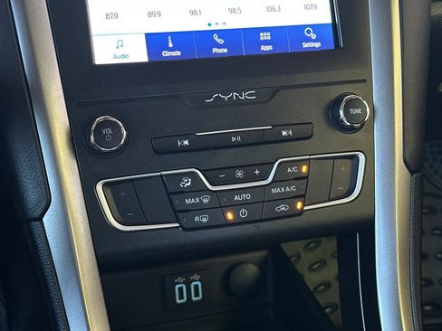 Used 2020 Ford Fusion SE FWD image 26
