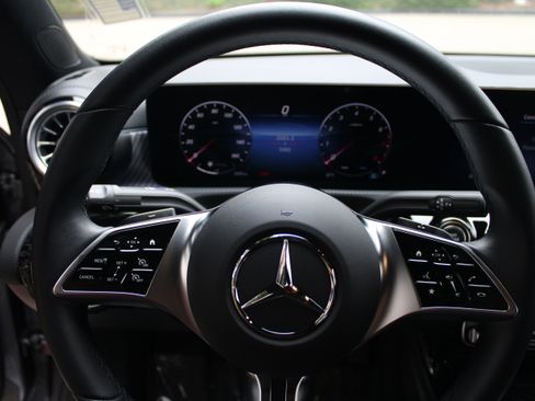 Used 2025 Mercedes-Benz CLA 250 4MATIC image 16