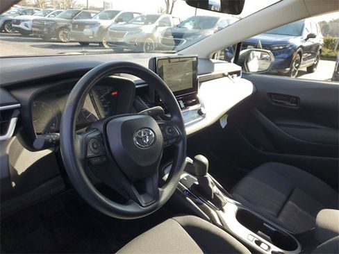 Used 2025 Toyota Corolla LE image 19
