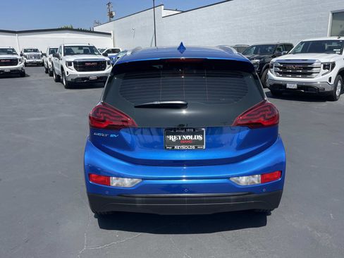 Used 2019 Chevrolet Bolt Premier w/ Infotainment Package FWD image 6