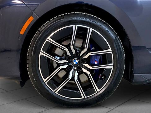 Used 2025 BMW 760i xDrive image 11