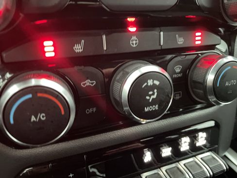 Used 2019 RAM 1500 Big Horn image 11