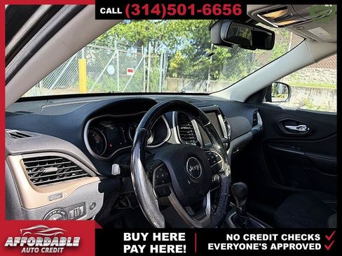 Used 2016 Jeep Cherokee 75th Anniversary FWD image 9