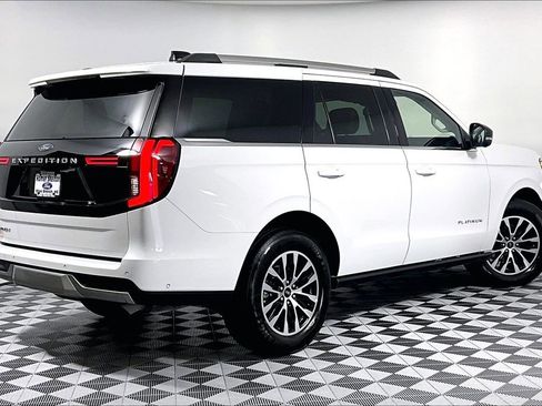 Used 2025 Ford Expedition Platinum AWD/4WD image 12