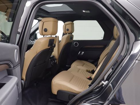 Used 2025 Land Rover Discovery Dynamic SE image 16