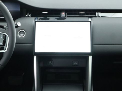 Used 2025 Land Rover Discovery Sport S image 15