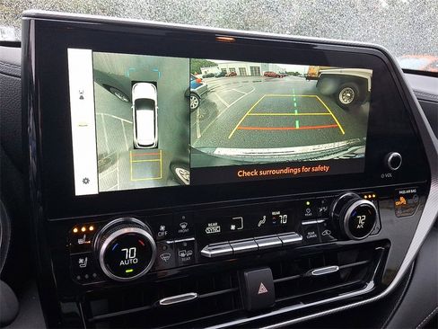 Used 2023 Toyota Highlander Platinum image 18