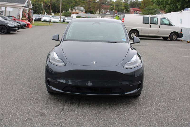 Used 2024 Tesla Model Y Long Range AWD/4WD image 2