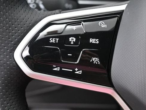 Used 2023 Volkswagen Tiguan SEL R-Line AWD/4WD image 17