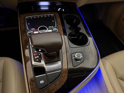 Used 2018 Audi Q7 3.0T Prestige w/ Prestige Package image 19